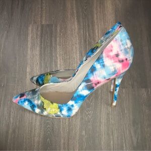 Charles by Charles David Abstract Print Pointed Toe Heels | Size 8.5